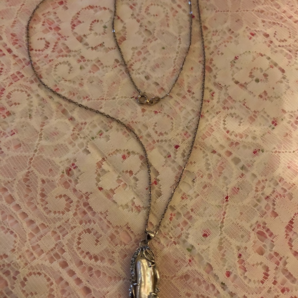 Silver necklace with mobi pearl